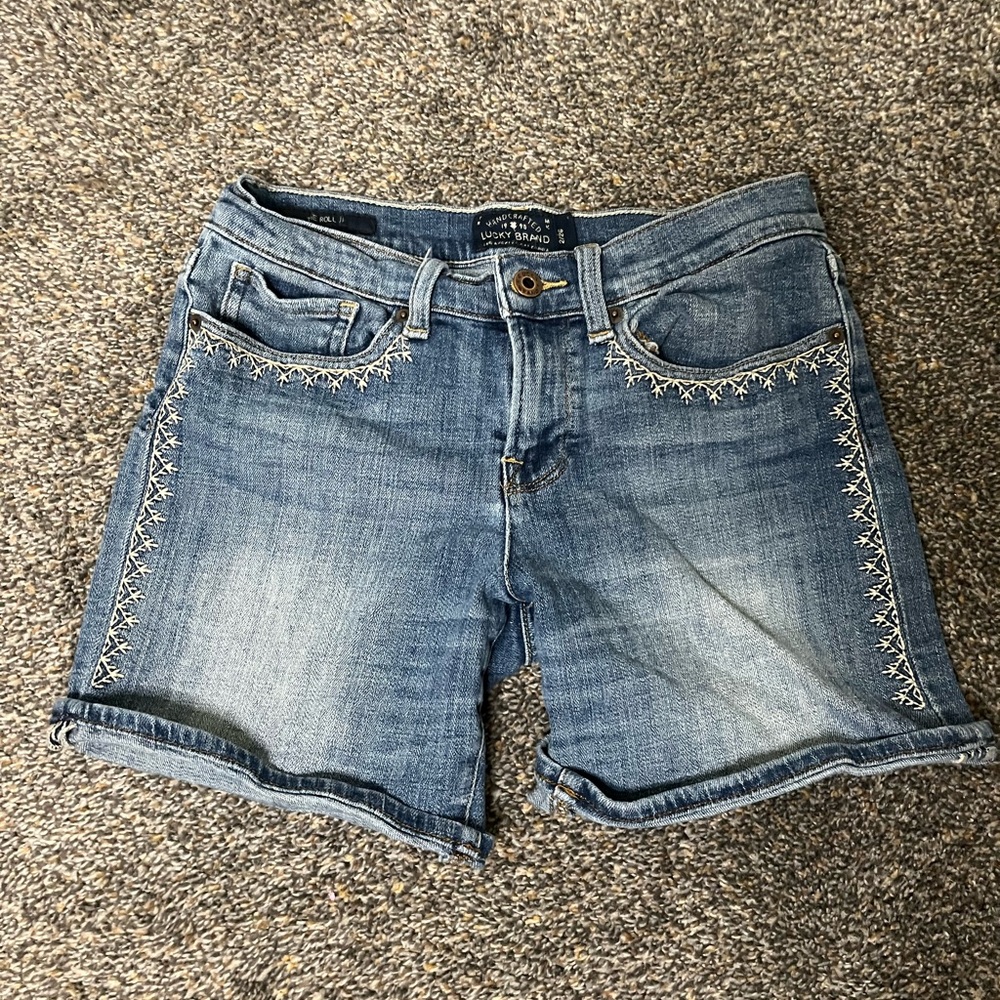 Lucky Brand Denim Embroidered Detail Roll Up Shorts Vintage Boho Summer Coastal